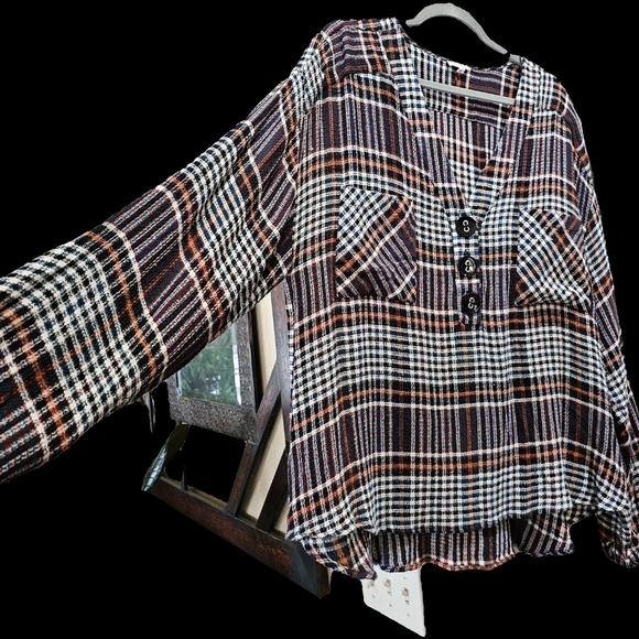 En Creme Tunic Xl Viscose. Plaid. BIG buttons. - Picture 2 of 8